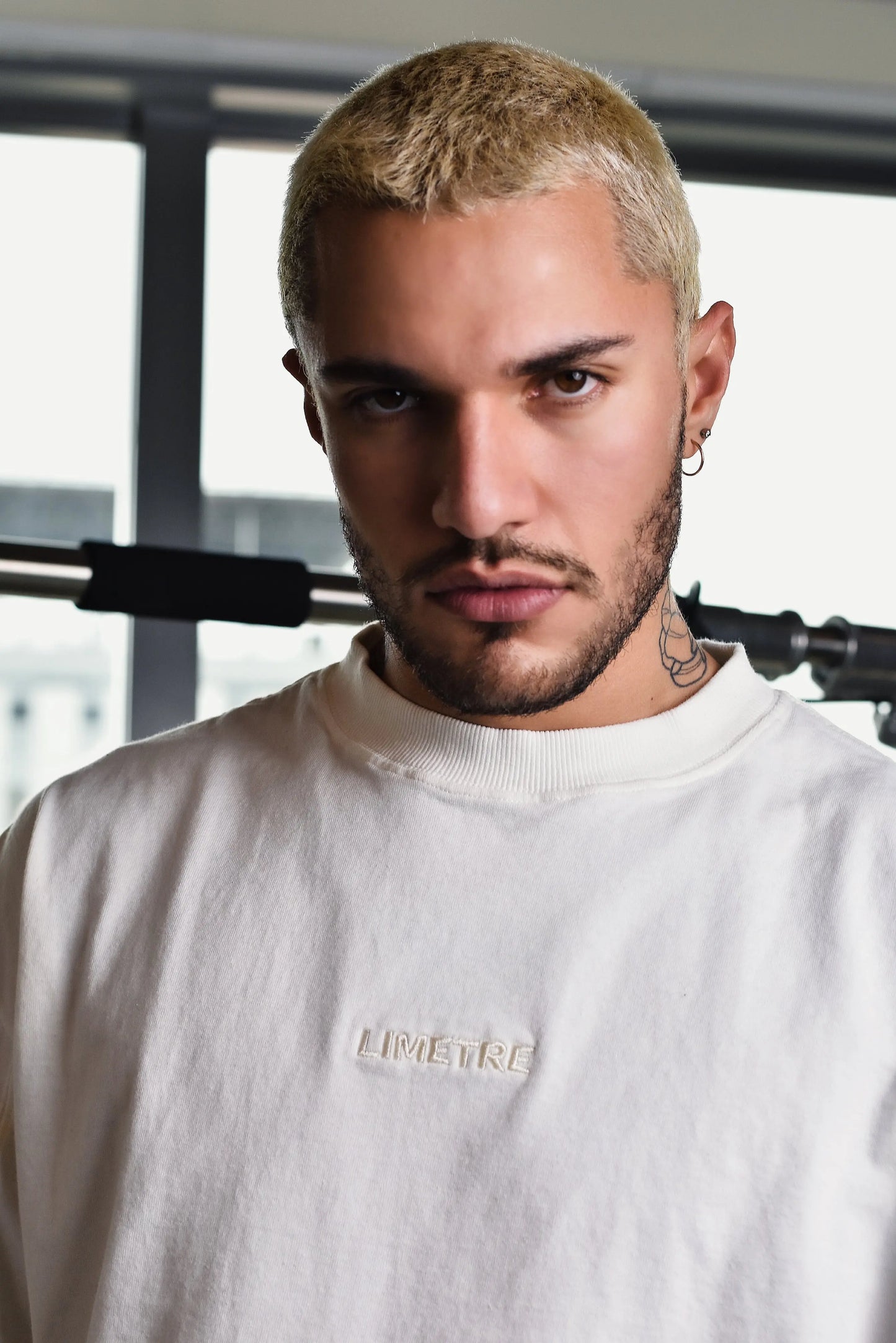 ESSENCIAL TEE OFF-WHITE Limetre
