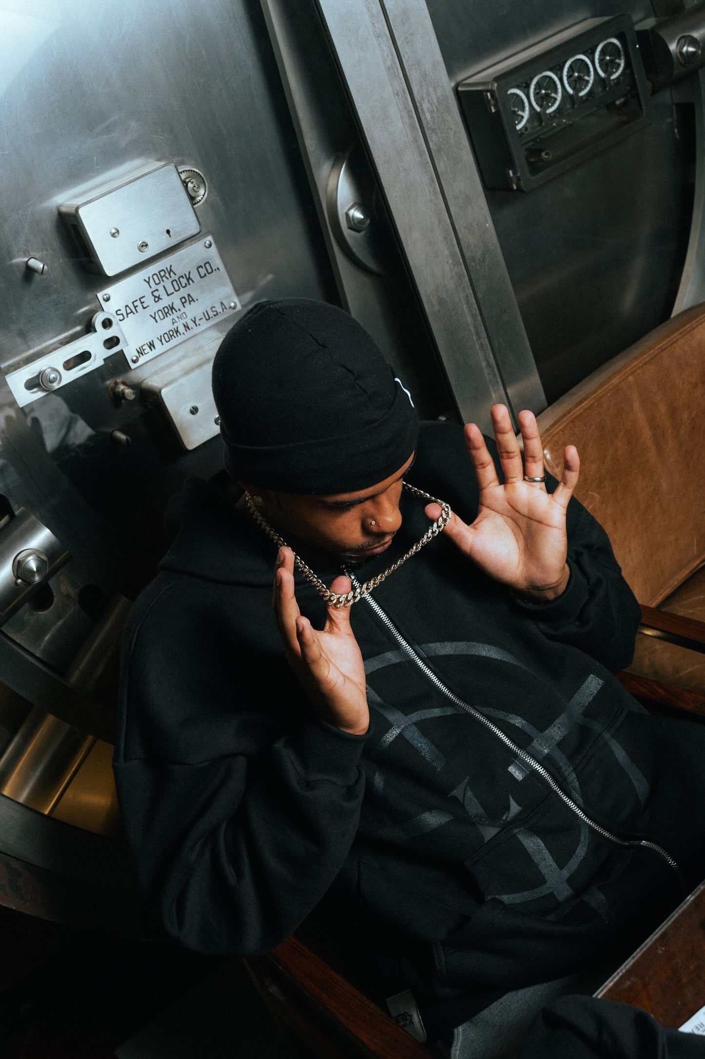 TARGET ZIP HOODIE BLACK