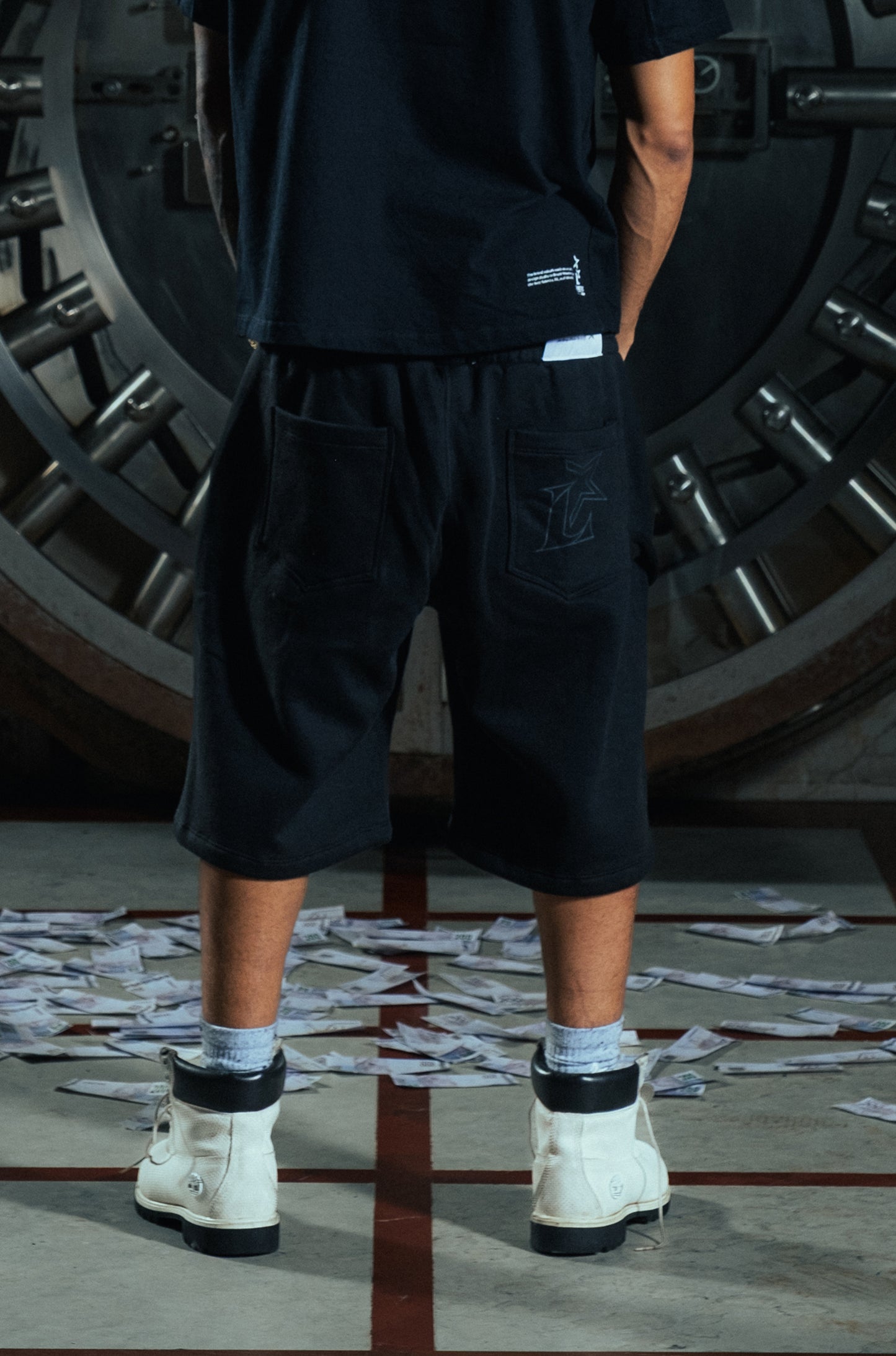 TARGET BAGGY SHORTS BLACK